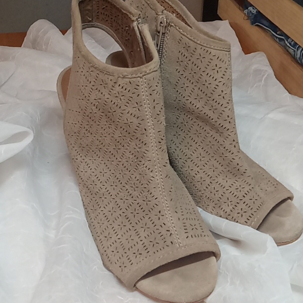 Lucky brand wedges size 8